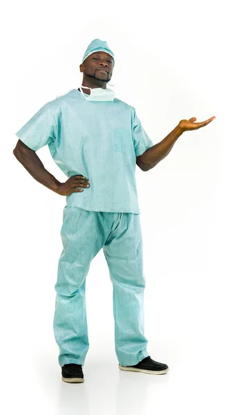 Médico afroamericano presentando con la mano — Foto de Stock