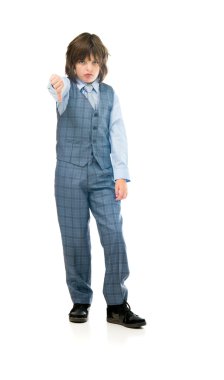 başparmak aşağı gösterilen çocuk işadamı