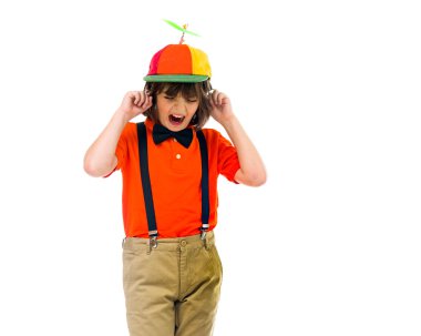 Palyaço genç çocuk kulakları tıkalı 