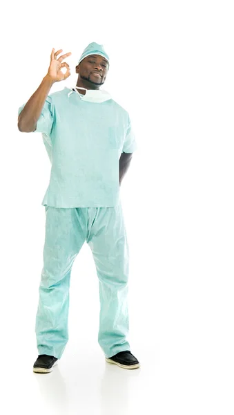 Afroamericano médico mostrando ok — Foto de Stock