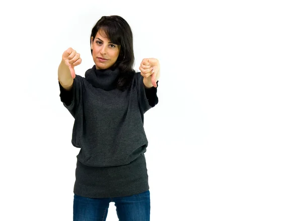 Příležitostné žena ukazuje palec dolů — Stock fotografie