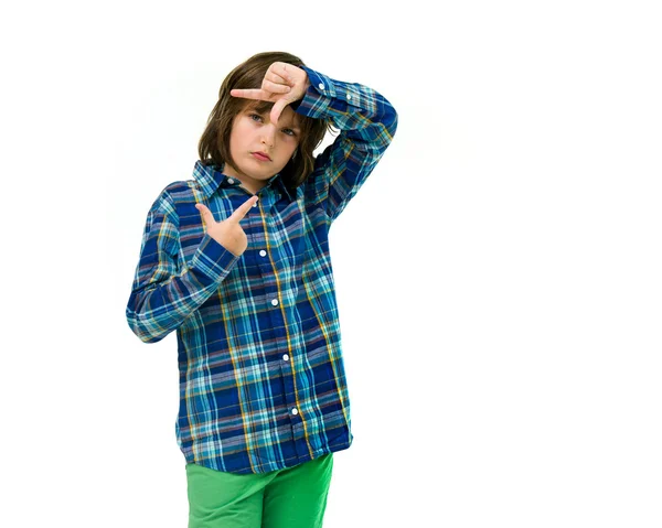 Teenage boy showing hands frame — Stock Photo, Image