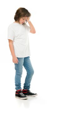 Casual genç çocuk baş ağrısı vardır