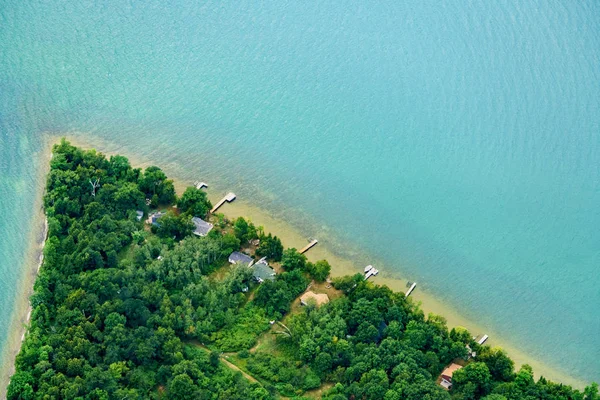 Aerial view of edge of land by water — Stock Photo, Image