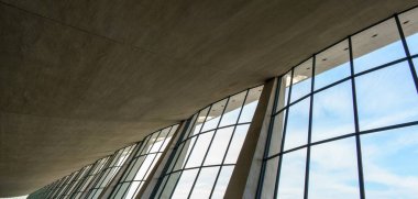 Windows pencere çerçeveleri ve gökyüzü Manzaralı