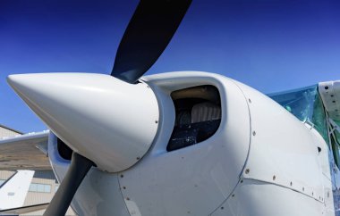 Float uçağın ön kenarında yakın çekim