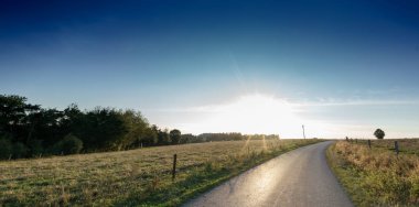 Boş yol mesafe içine kapalı kırsal eğitimde