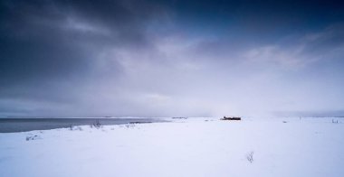 Rahat günlük kabin içinde kar manzara kaplı