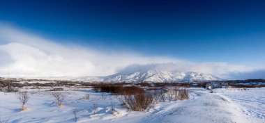 Mesafe dağda kar kaplı