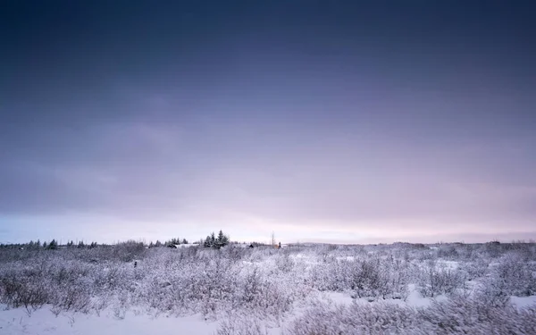 Diepe sneeuw bedekt landschap — Stockfoto
