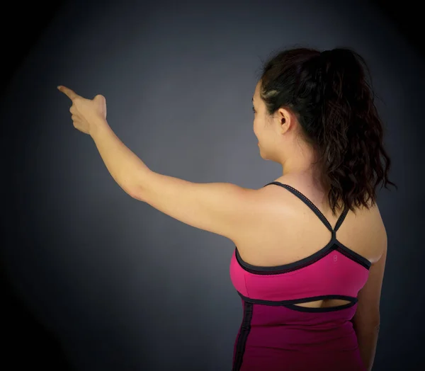 Visión trasera de la mujer señalando hacia fuera en frente — Foto de Stock