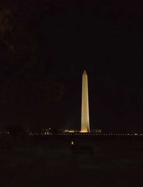 Washington-Denkmal nachts beleuchtet, — Stockfoto