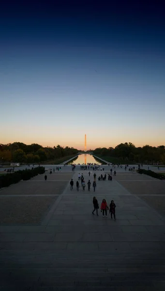 Washington-emlékművet, a tükröző medence alkonyatkor, Washington — Stock Fotó