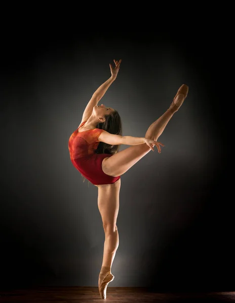 Danse de ballet féminine — Photo