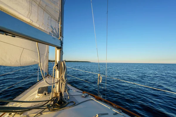 Looking out to sea from sailboat — Stock Photo, Image