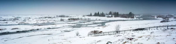 Diepe sneeuw bedekt landschap — Stockfoto