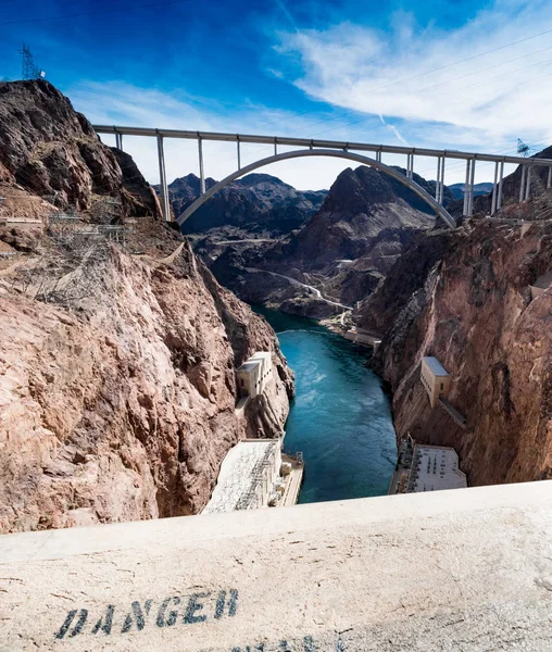 Hoge hoekmening van brug over de Hoover dam — Stockfoto