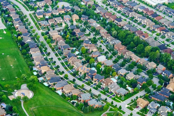 zengin konut banliyösünde evler