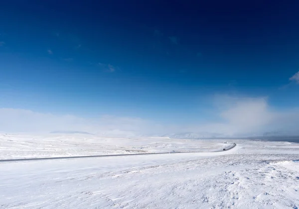 Snötäckt landskap — Stockfoto