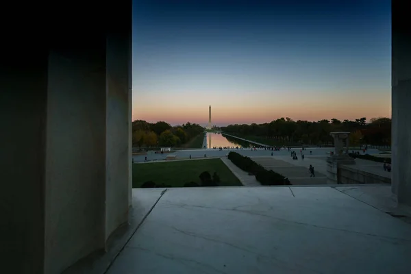 Перегляд монумент Вашингтона від меморіал Лінкольна — стокове фото