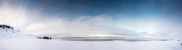 Horizontal, paisaje cubierto de nieve panorámica —  Fotos de Stock