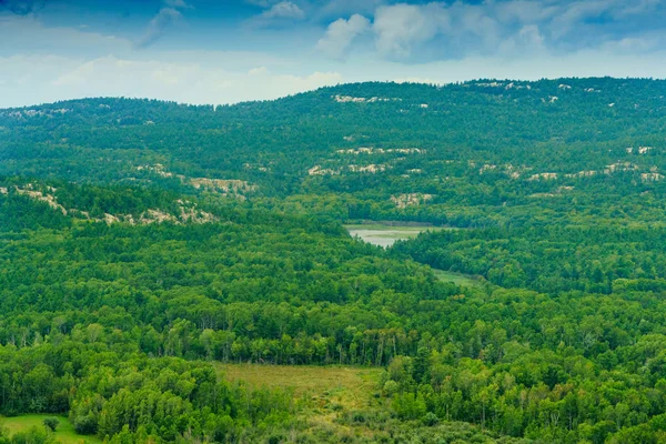 Lac et paysage de montagne — Photo