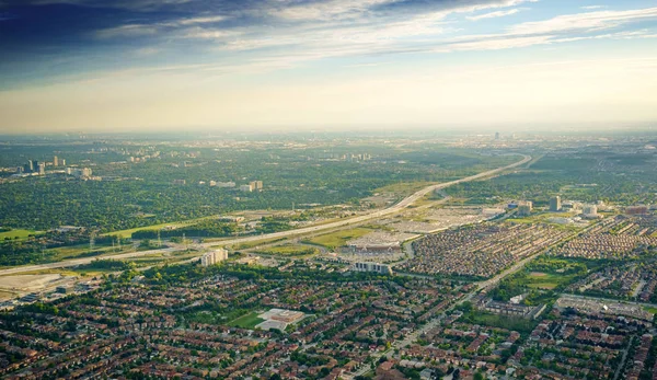 Vista elevada de los suburbios residenciales — Foto de Stock