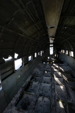 Uçak enkazı üzerinde kar iç peyzaj kaplı