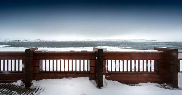 Wooden fence in deep snow covered landscape — Stock Photo, Image