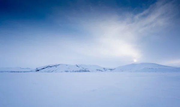 Nieve cubierto paisaje —  Fotos de Stock