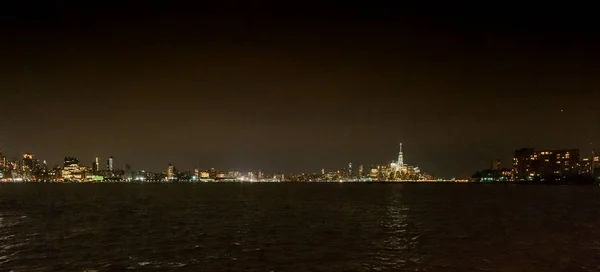 Vista panorâmica do horizonte de Nova York à noite — Fotografia de Stock