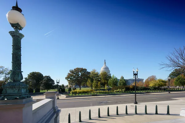Uzaktan görülen Capitol Binası kubbe — Stok fotoğraf