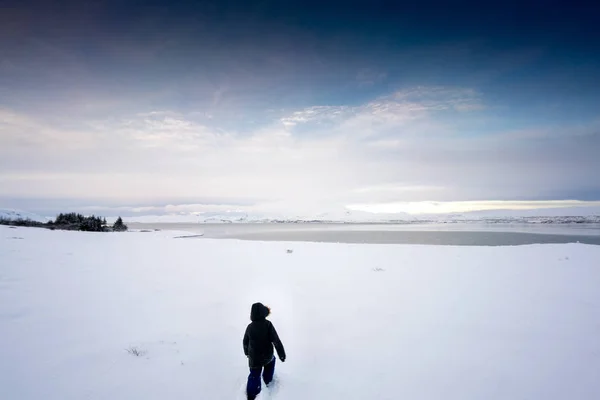 Child in distance walking in deep snow — Stock Photo, Image