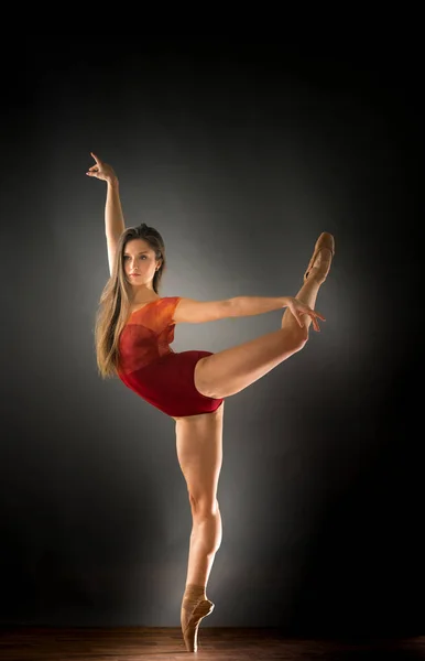 Danse de ballet féminine — Photo