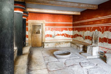 Antik taht odasında Knossos Sarayı, Heraklion, Girit, Yunanistan