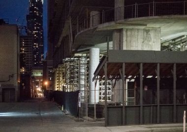 Şantiye ve modern bina geceleri, Toronto, Canada