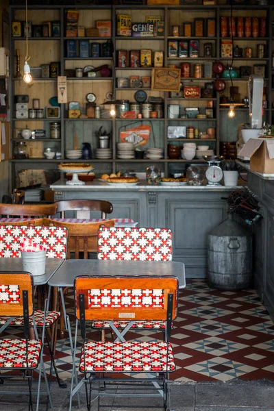 Sedie Tavolo Con Ripostiglio Cucina Sullo Sfondo Bretagna Francia Europa — Foto Stock