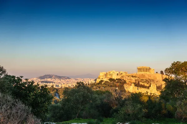 Acropolis Athens Surrounded Lush Foliage Greece — Stock Photo, Image