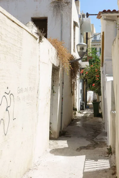 Narrow Alley Residential Buildings Heraklion Greece — Stock Photo, Image