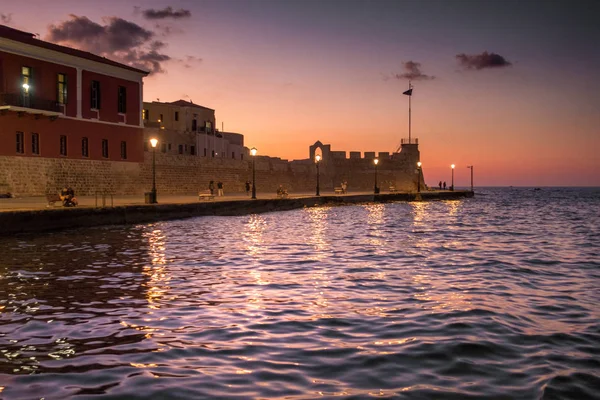 Veduta Dell Edificio Esterno Passerella Pedonale Lontano Chania Creta Grecia — Foto Stock