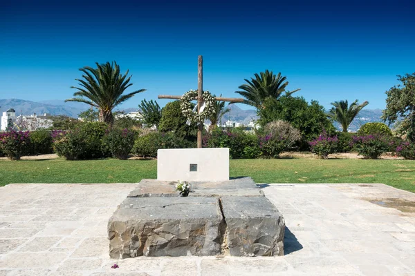 Wreath Wooden Cross Cemetery Heraklion Greece — Stock Photo, Image