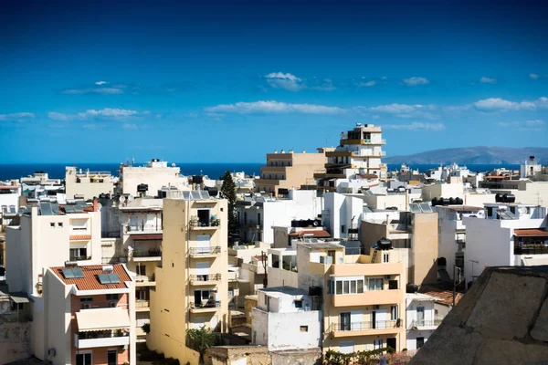 Bostadsbyggnader Och Havet Mot Molnig Himmel Heraklion Grekland — Stockfoto