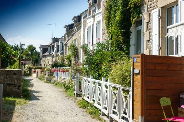 Liggande Hus Rad Bretagne Frankrike Europa — Stockfoto