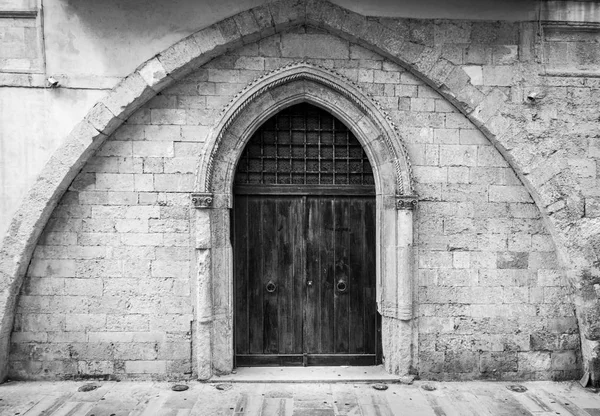 Puerta Arqueada Con Pared Vieja Heraklion Grecia —  Fotos de Stock