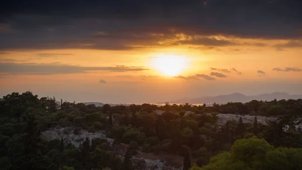 Veduta Panoramica Alberi Con Fiume Montagna Durante Tramonto Atene Grecia — Foto Stock