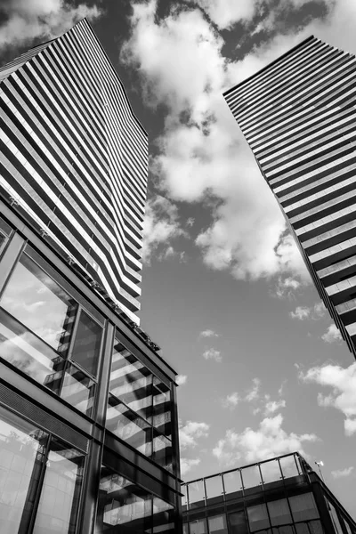 Vista Angolo Basso Del Grattacielo Moderno Contro Cielo Toronto Canada — Foto Stock