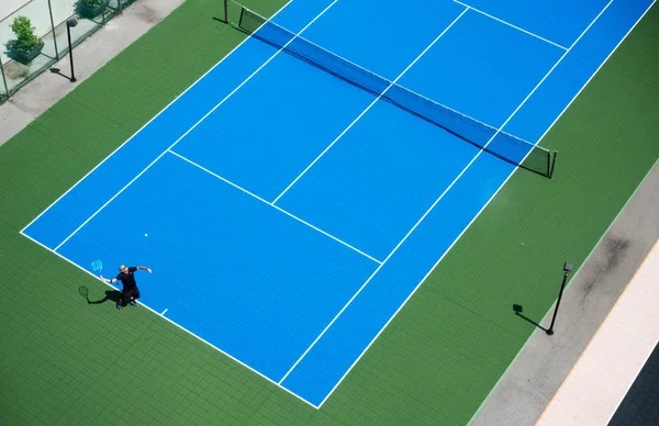 高视角的男子打网球 多伦多 加拿大 — 图库照片