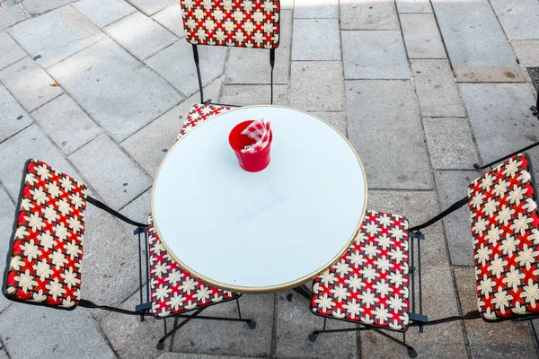 Hoge Hoekmening Van Eettafel Stoelen Bretagne Frankrijk Europa — Stockfoto