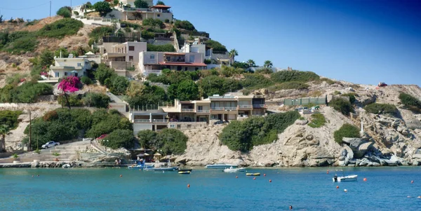 看法在山 伊拉克利翁 希腊的海岸房子 — 图库照片