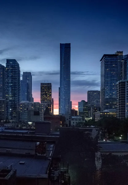 Alacakaranlıkta Kanada Toronto Şehir Binaların Görünümü — Stok fotoğraf